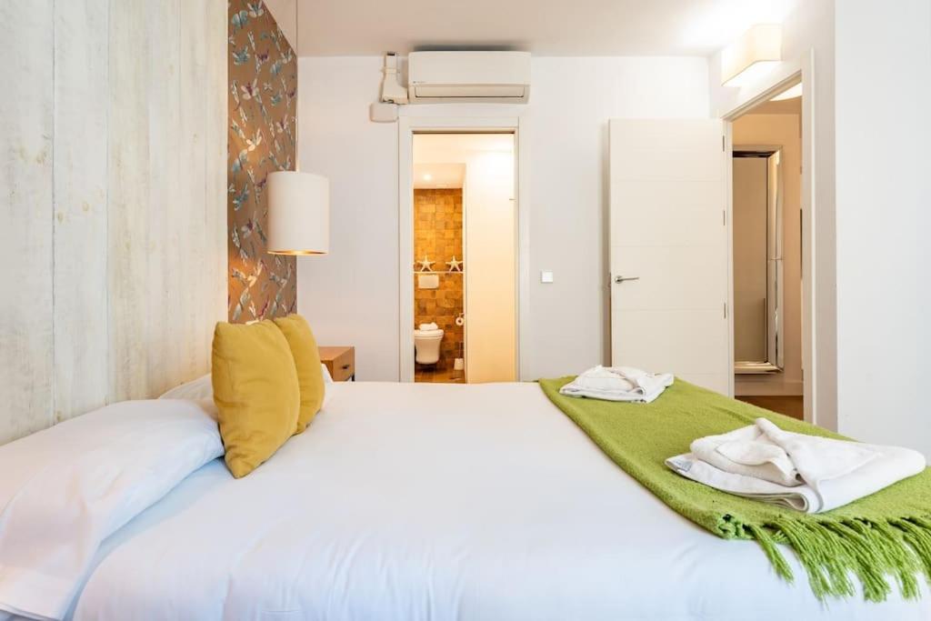 Super Central Malaga Flat With Terrace And Free Parking Esterno foto